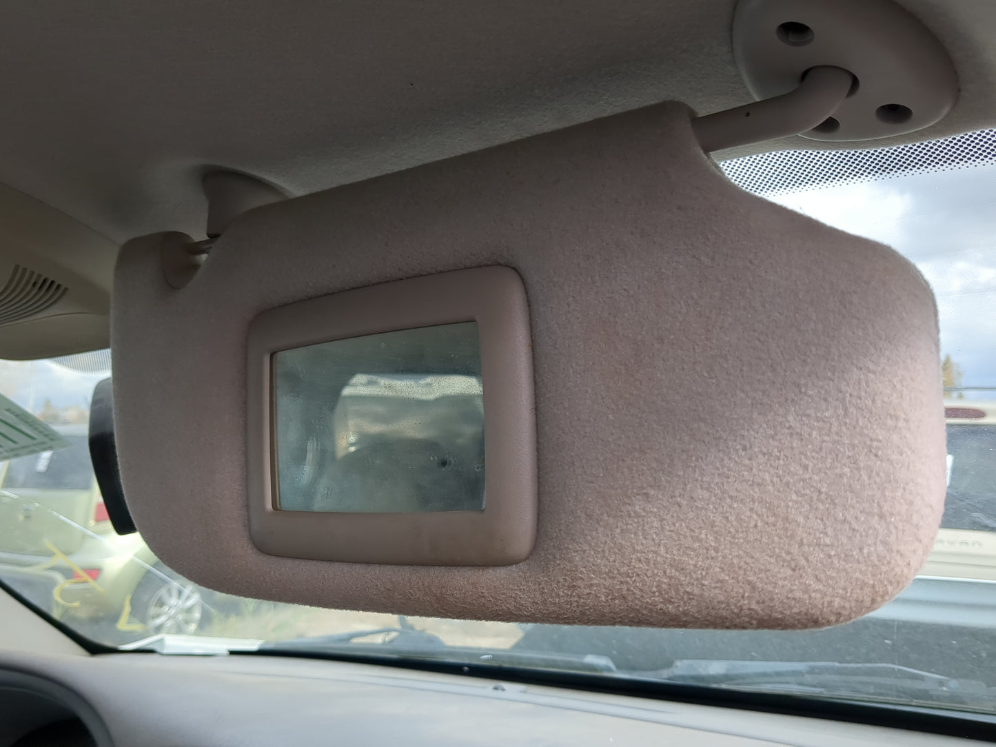 2005-2007 Chevrolet Trailblazer Sun Visor Shade Replacement Passenger Right Mirror Fits Fits 2005 2006 2007 OEM Used Auto Pa