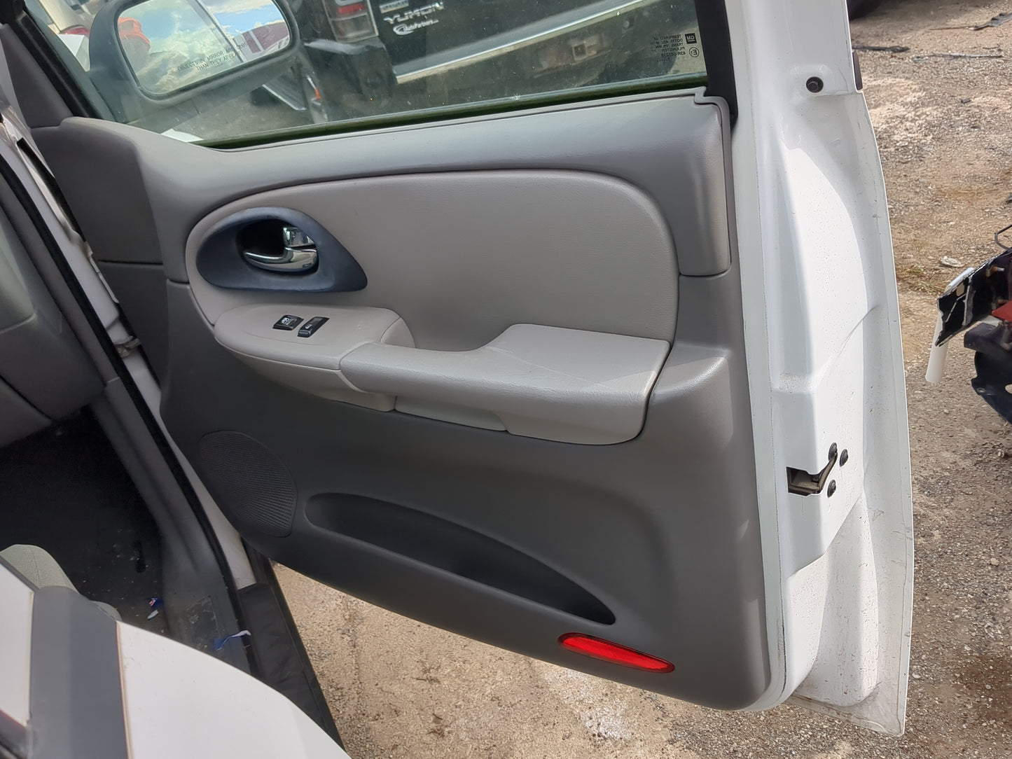 Door Panels 2005 CHEVROLET TRAILBLAZER - Oemusedautoparts1.com