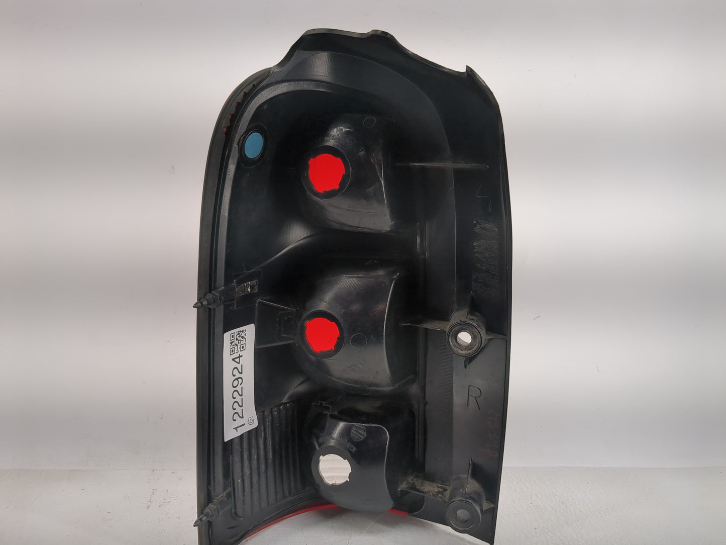 2005 Chevrolet Uplander Tail Light Assembly Passenger Right OEM P/N:249720 Fits OEM Used Auto Parts - Oemusedautoparts1.com