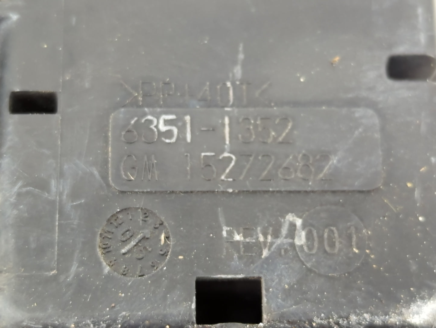 2005 Chevrolet Uplander Fusebox Fuse Box Panel Relay Module Fits OEM Used Auto Parts - Oemusedautoparts1.com