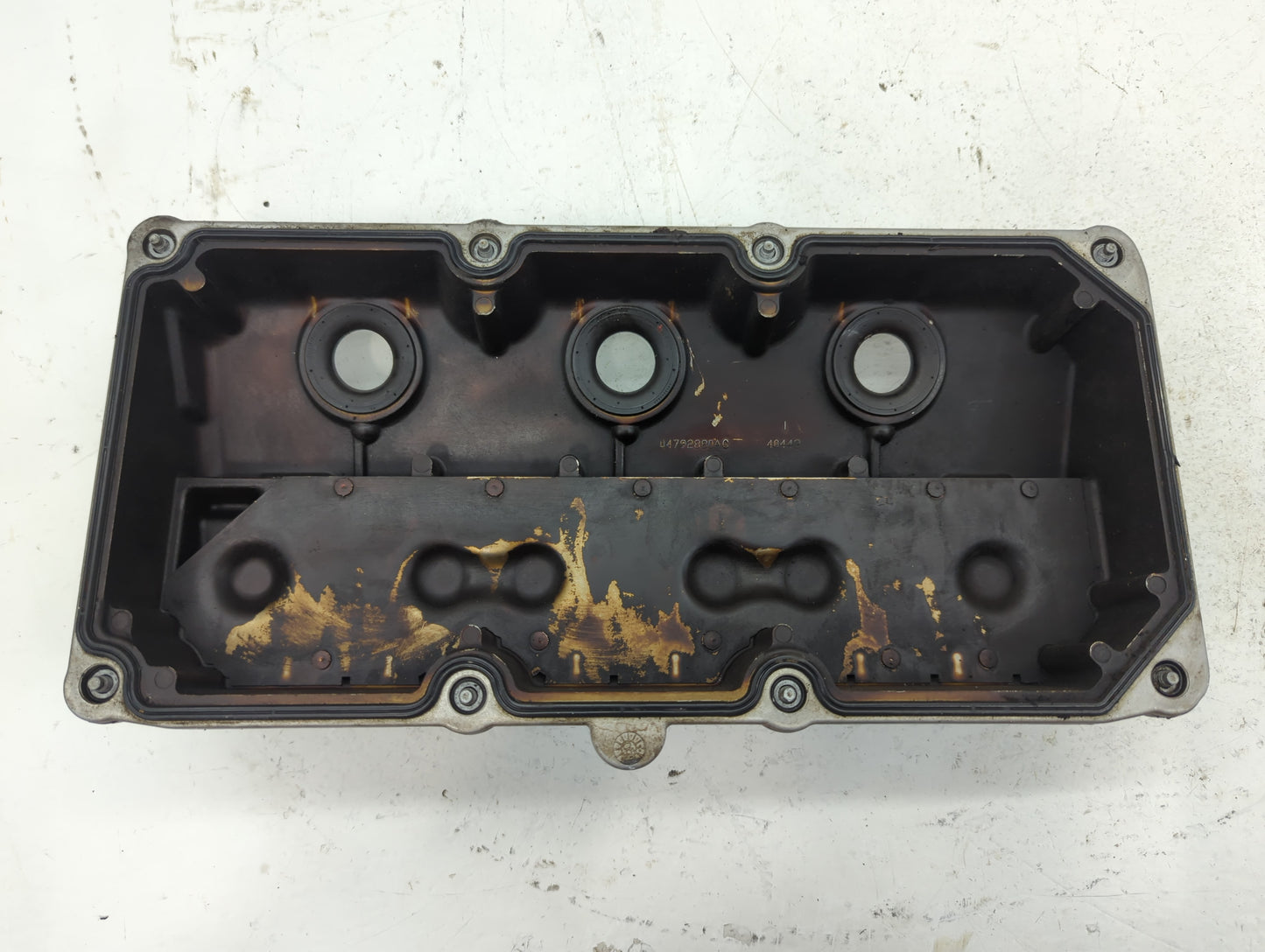 2005 Chrysler 300 Driver Left Cylinder Head Valve Cover P/N:04792880AC Fits OEM Used Auto Parts - Oemusedautoparts1.com