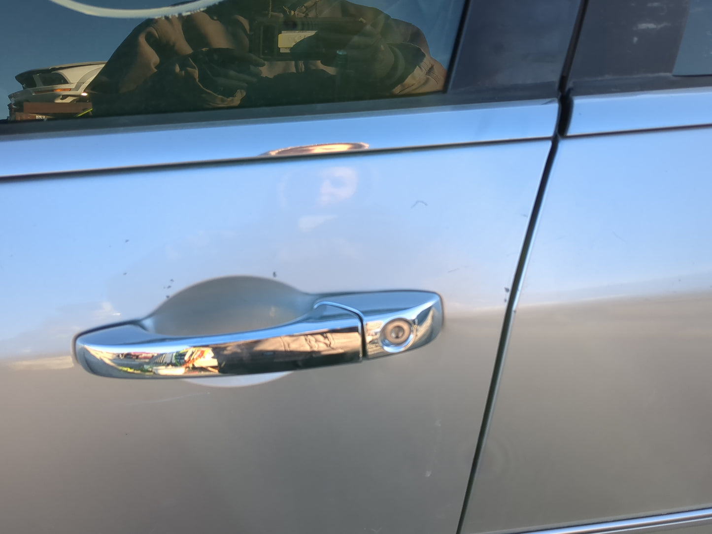 Chrysler 300c Driver Front Door Oem - Oemusedautoparts1.com