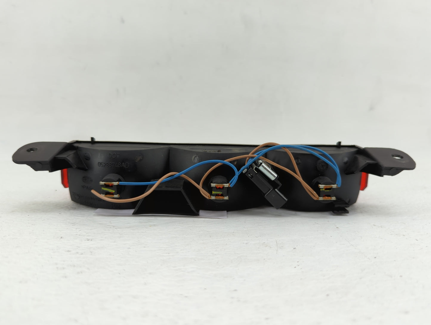 2005 Chrysler Pt Cruiser High Mounted Stop Third Brake Light Lamp - Oemusedautoparts1.com