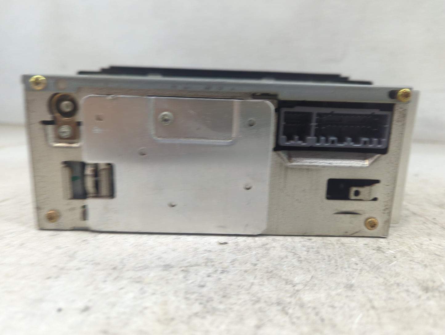 2005 Chrysler Town and Country Radio AM FM Cd Player Receiver Replacement P/N:P05091506AC Fits OEM Used Auto Parts - Oemused