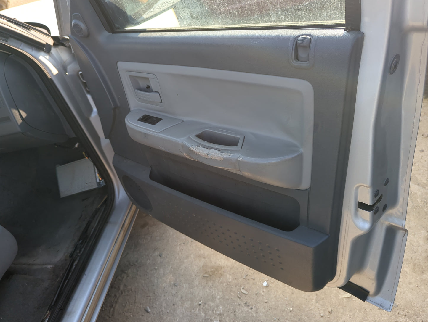 2005 Dodge Dakota Front Right Passenger Interior Door Panel Trim - Oemusedautoparts1.com