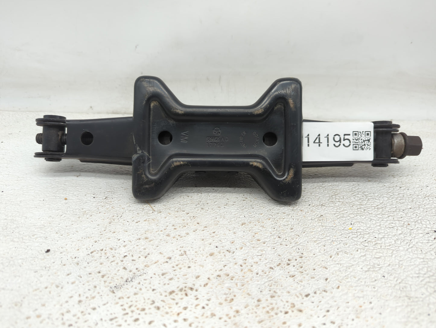 2005 Dodge Durango Spare Scissor Car Jack 1414195 - Oemusedautoparts1.com