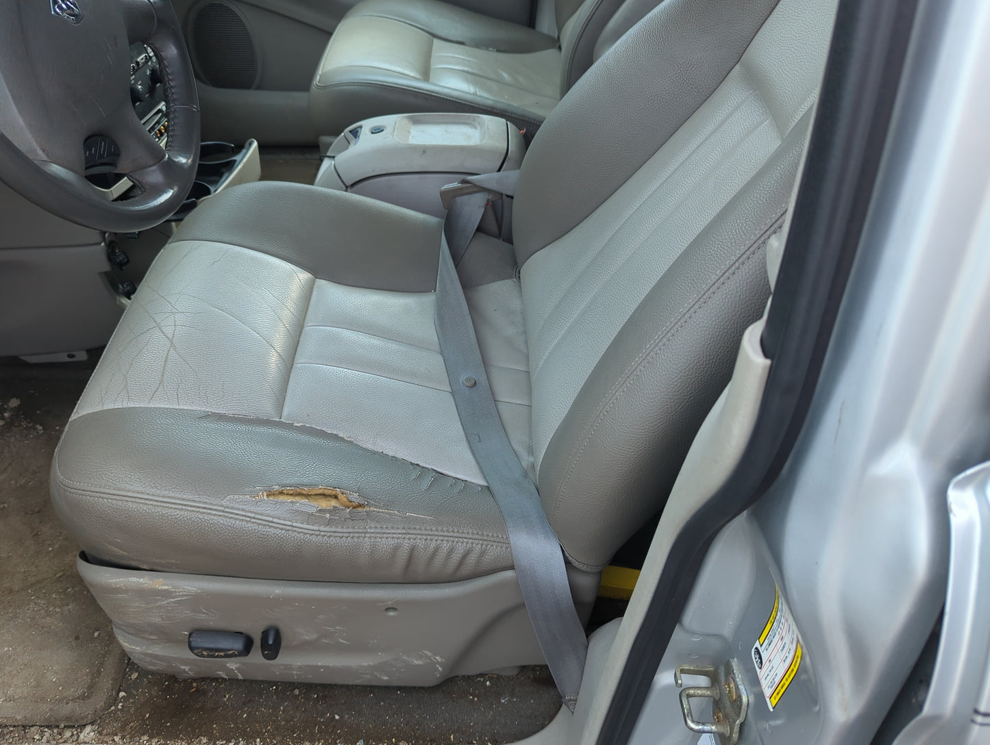 Dodge Grand Caravan Driver Front Seat Oem - Oemusedautoparts1.com