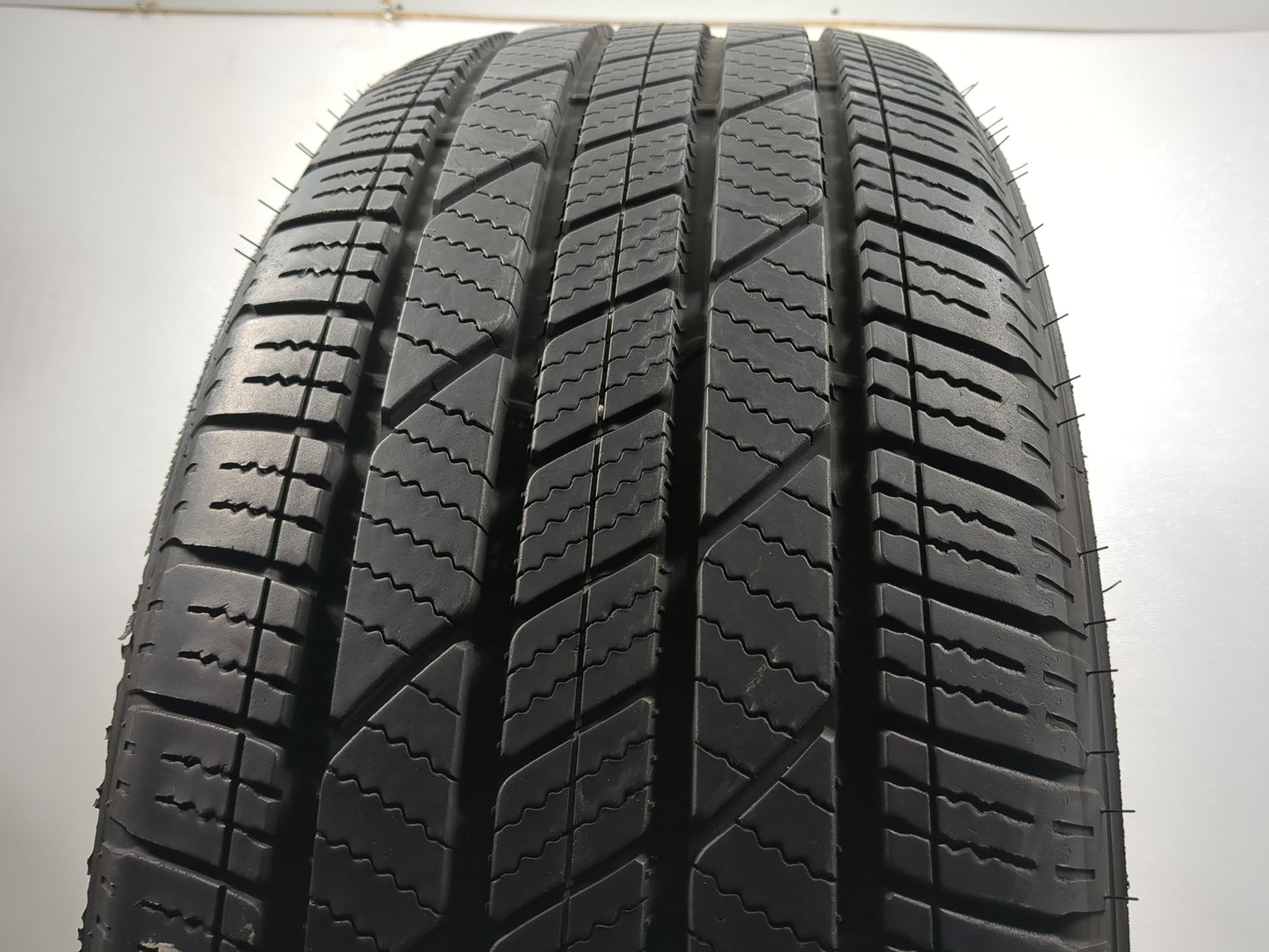 Used Tire 275/60R20 BRIDGESTONE DUELER LX 115T - Tread Depth 8/32 - Oemusedautoparts1.com