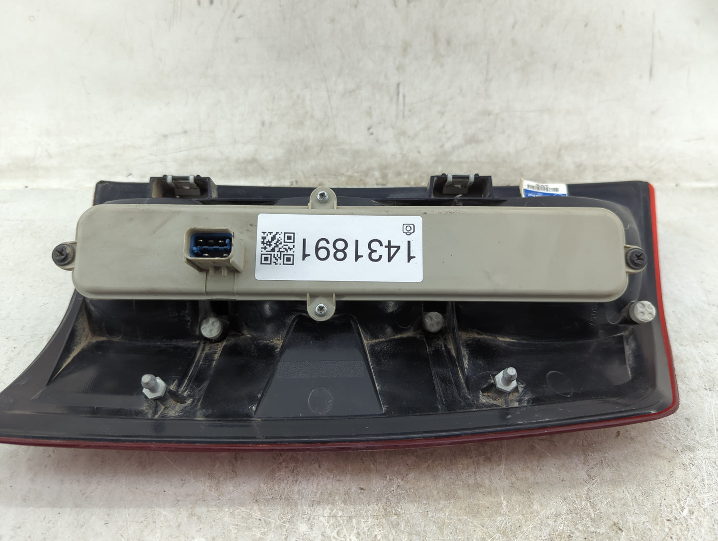 2002-2006 Dodge Ram 1500 Tail Light Assembly Driver Left OEM Fits Fits 2002 2003 2004 2005 2006 OEM Used Auto Parts - Oemuse