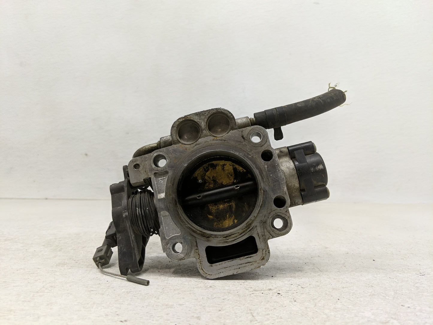 2005 Ford Escape Throttle Body Fits OEM Used Auto Parts - Oemusedautoparts1.com