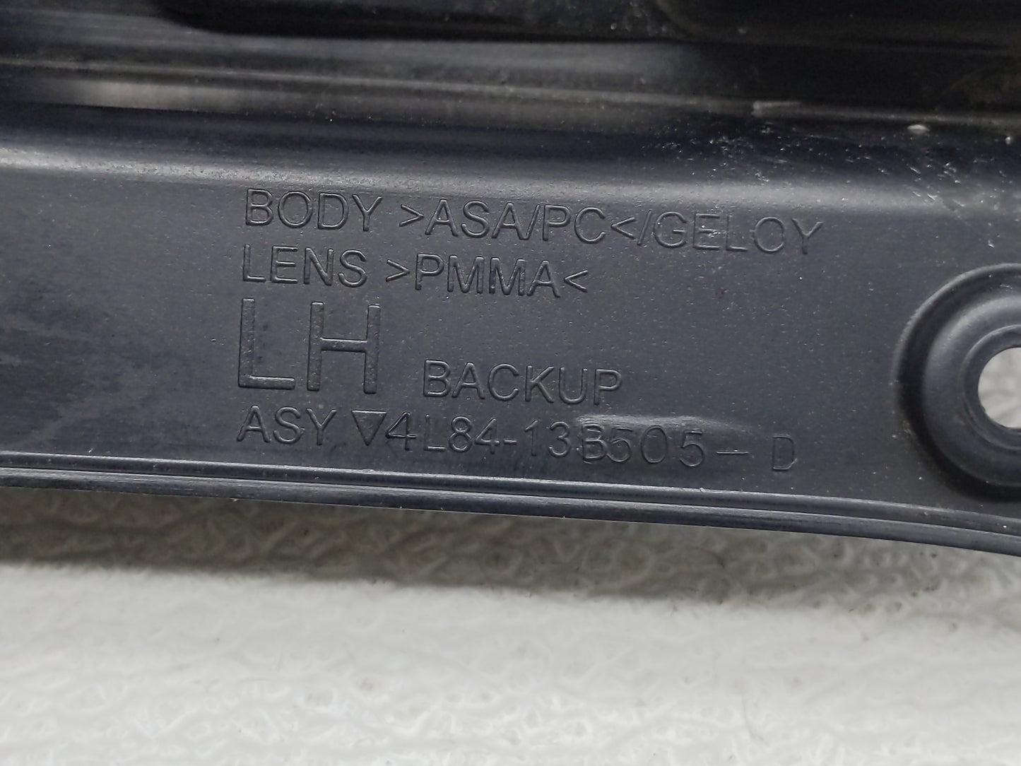 2001-2007 Ford Escape Tail Light Assembly Driver Left OEM P/N:4L84-13B505-D Fits Fits 2001 2002 2003 2004 2005 2006 2007 OEM