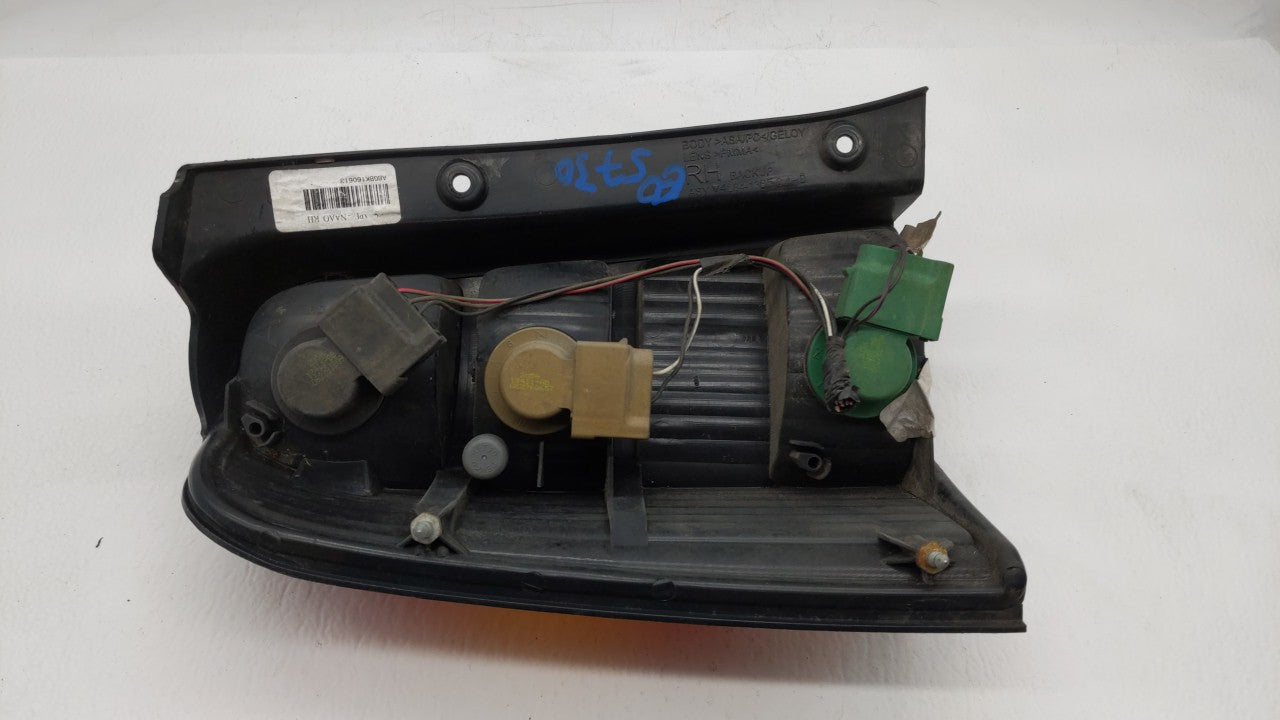 2001-2007 Ford Escape Tail Light Assembly Passenger Right OEM P/N:4L84-13B504-D Fits Fits 2001 2002 2003 2004 2005 2006 2007