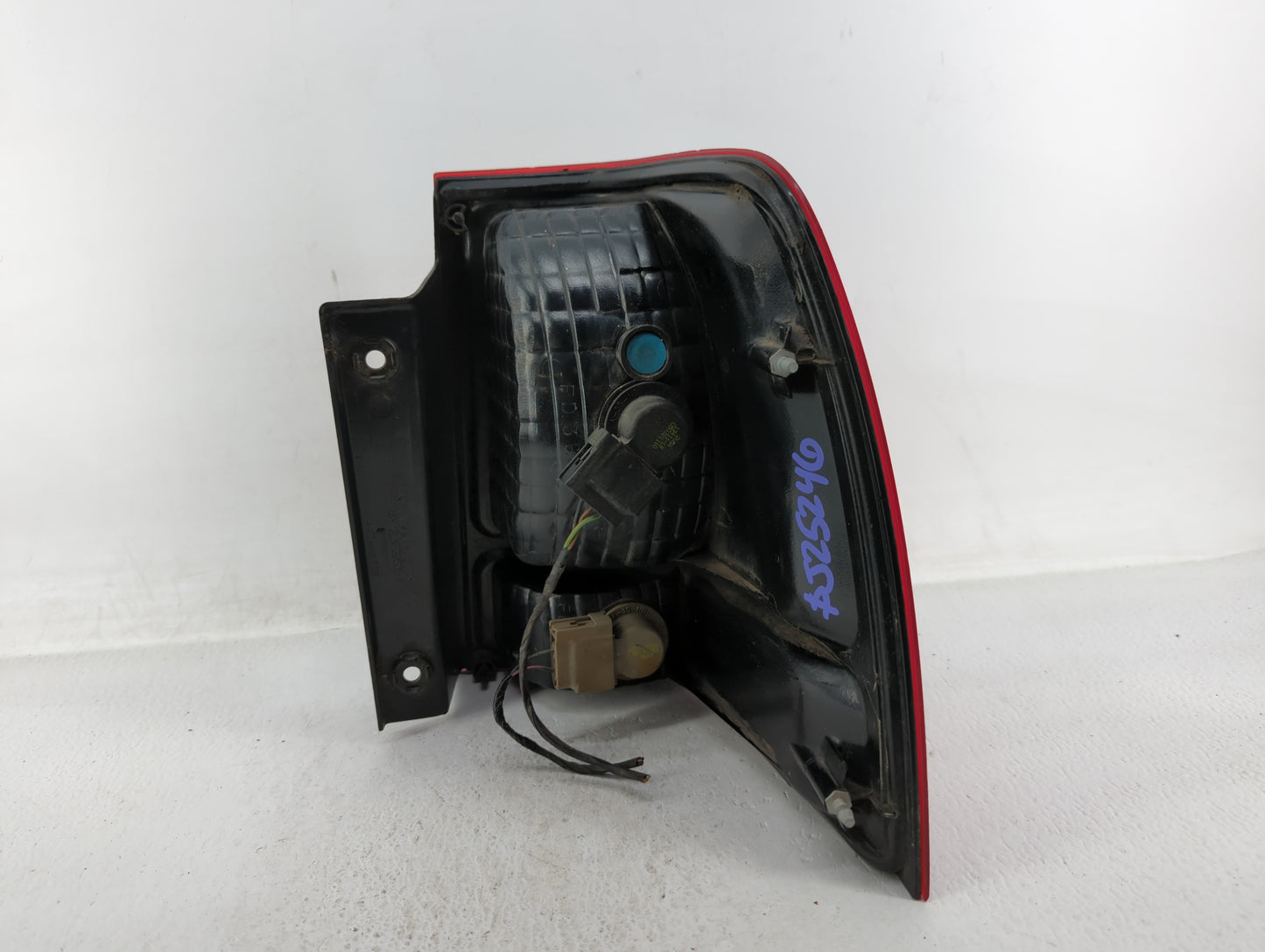 2005 Ford Expedition Tail Light Assembly Driver Left OEM P/N:2LIX-13B505-A Fits OEM Used Auto Parts - Oemusedautoparts1.com