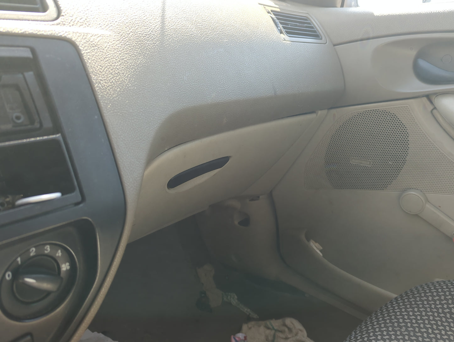 2005 Ford Focus Passenger Glove Box Door Storage Compartment - Oemusedautoparts1.com