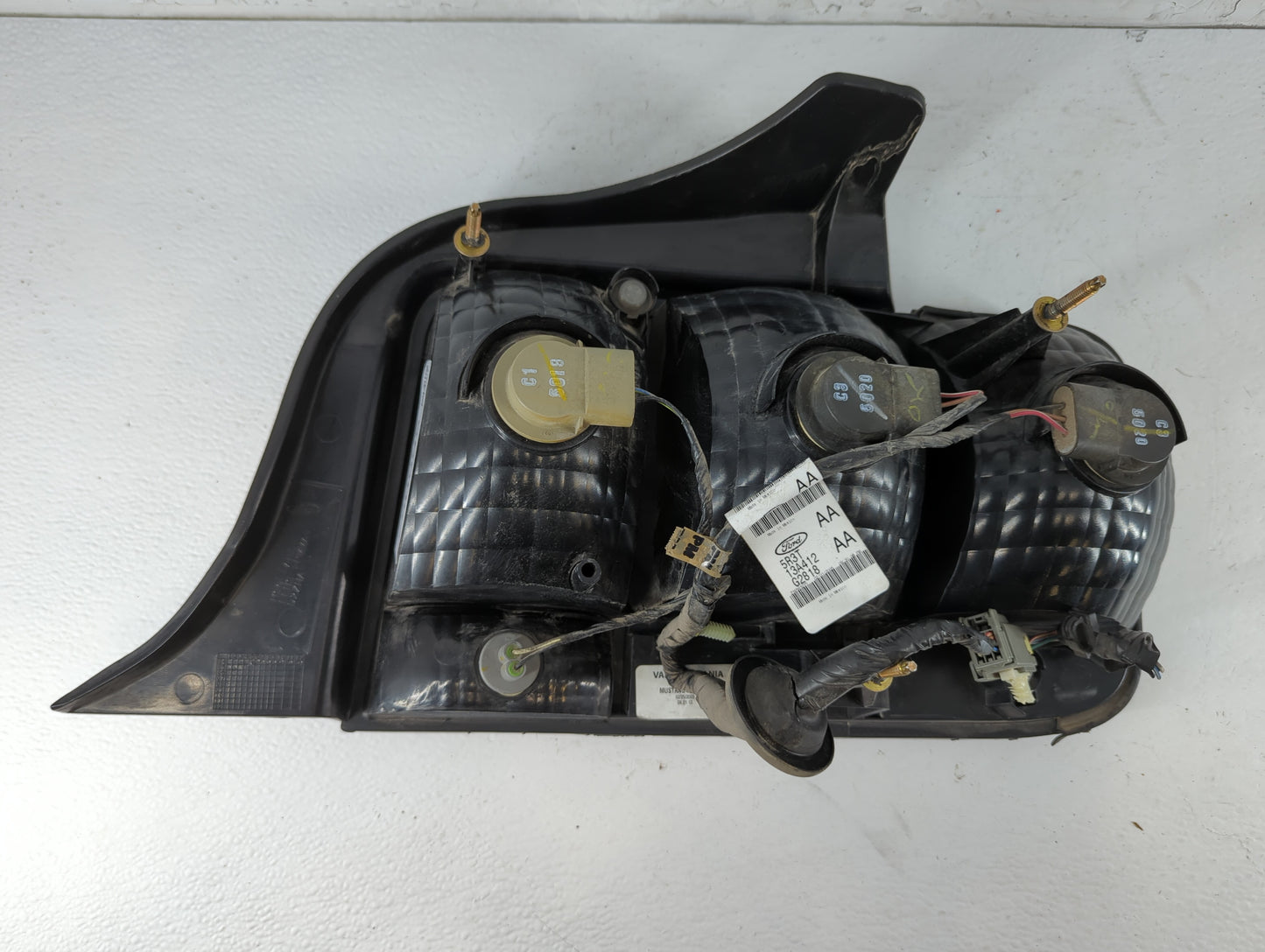 2005-2009 Ford Mustang Tail Light Assembly Driver Left OEM P/N:5R3T-13A412-G2818 Fits Fits 2005 2006 2007 2008 2009 OEM Used