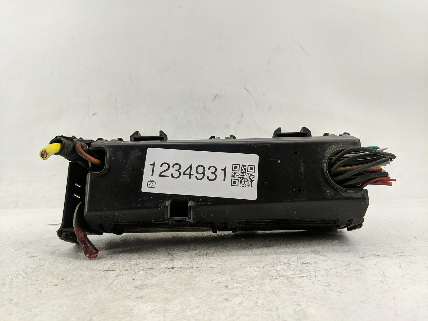 2005-2007 Ford Taurus Fusebox Fuse Box Panel Relay Module Fits Fits 2005 2006 2007 OEM Used Auto Parts - Oemusedautoparts1.c