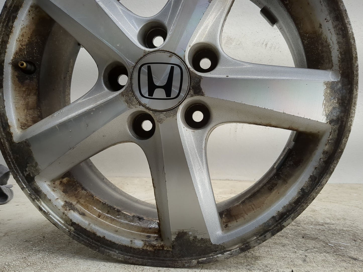 2003-2005 Honda Accord Oem Wheel Rim 1213595 - Oemusedautoparts1.com