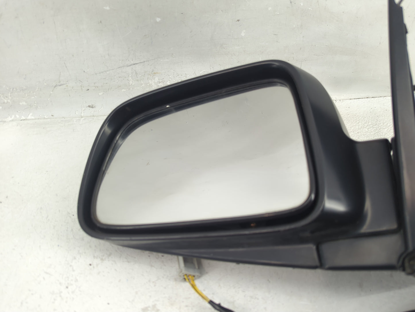 2002-2006 Honda Cr-V Driver Side View Mirror - Left Door Mirror OEM Used - Oemusedautoparts1.com
