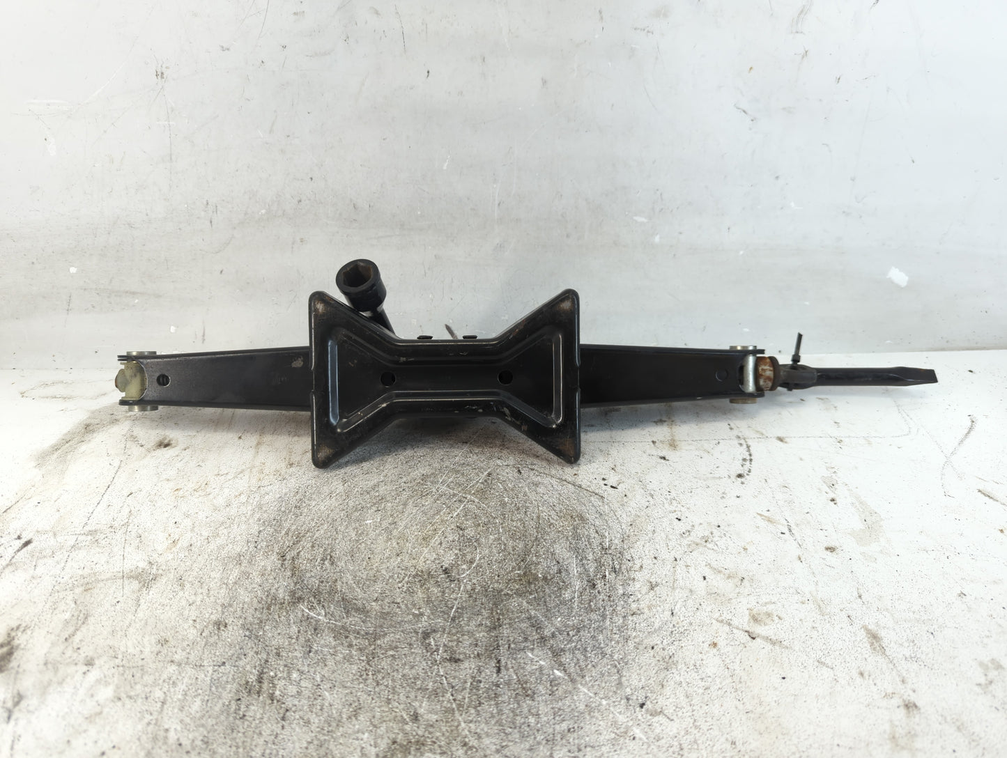 2005 Honda Cr-v Spare Scissor Car Jack - Oemusedautoparts1.com
