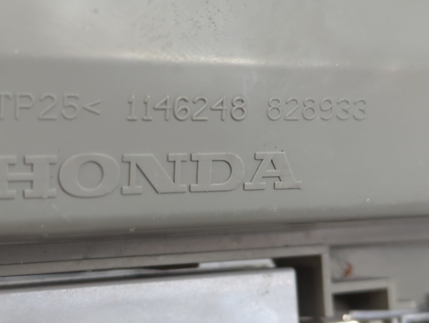 2005-2010 Honda Odyssey Overhead Roof Console Interior Dome Light - Oemusedautoparts1.com