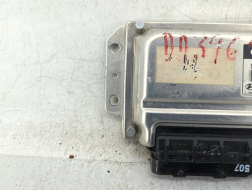 2005 Hyundai Accent PCM Engine Control Computer ECU ECM PCU OEM P/N:39110-26762 Fits OEM Used Auto Parts