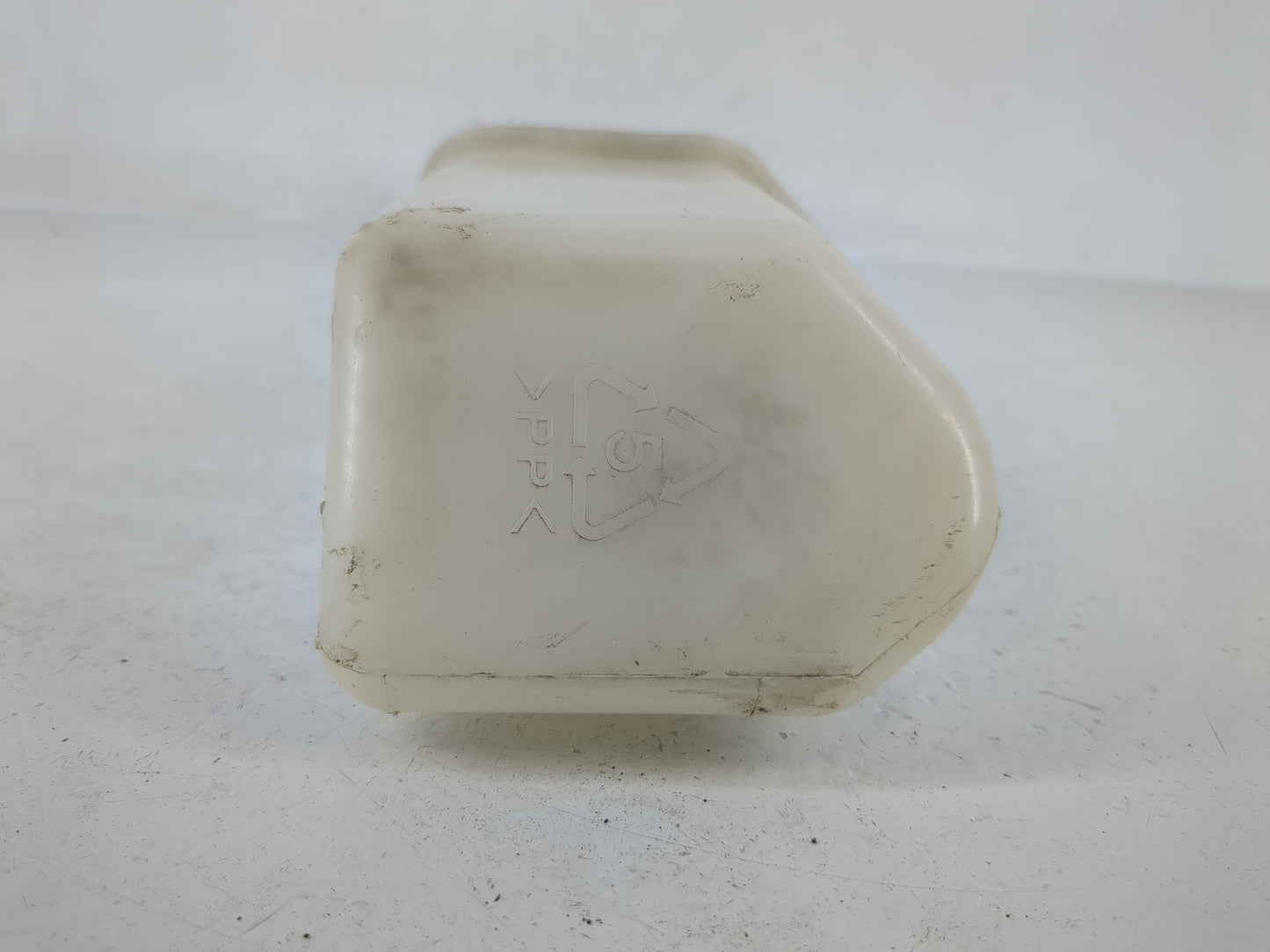 2001 Hyundai Elantra Radiator Coolant Overflow Expansion Tank Bottle - Oemusedautoparts1.com