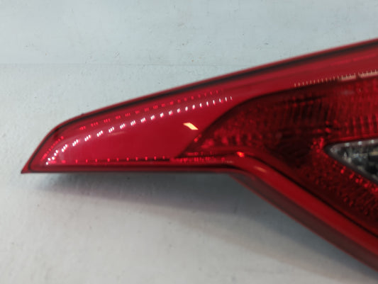 2002-2005 Hyundai Sonata Tail Light Assembly Passenger Right OEM P/N:9240402000 Fits Fits 2002 2003 2004 2005 OEM Used Auto Parts