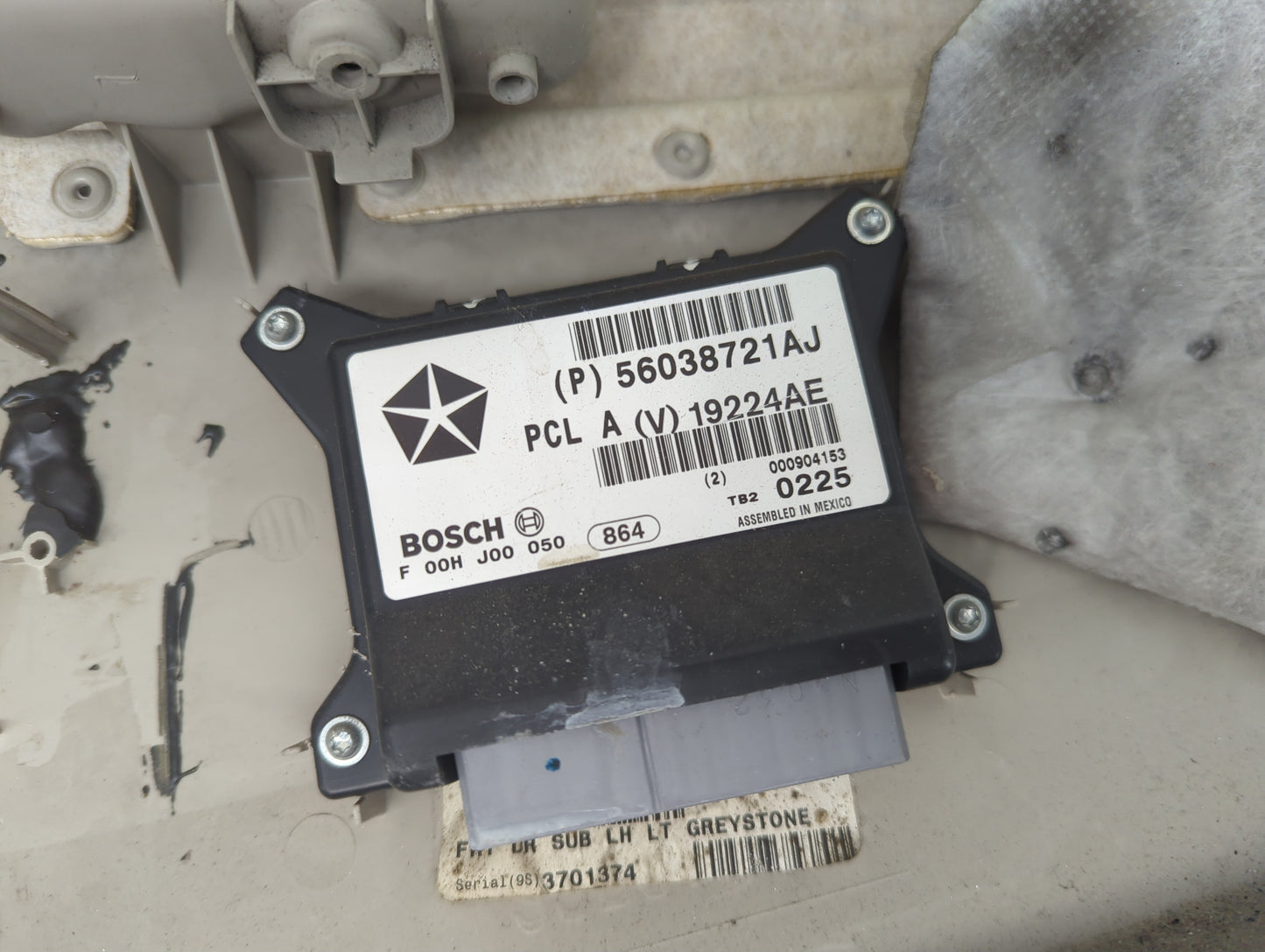 2005 Jeep Grand Cherokee Front Left Driver Interior Door Panel Trim - Oemusedautoparts1.com