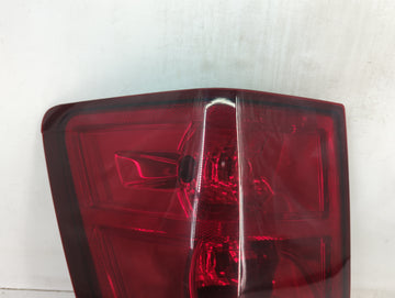 2005-2006 Jeep Grand Cherokee Tail Light Assembly Driver Left OEM Fits Fits 2005 2006 OEM Used Auto Parts