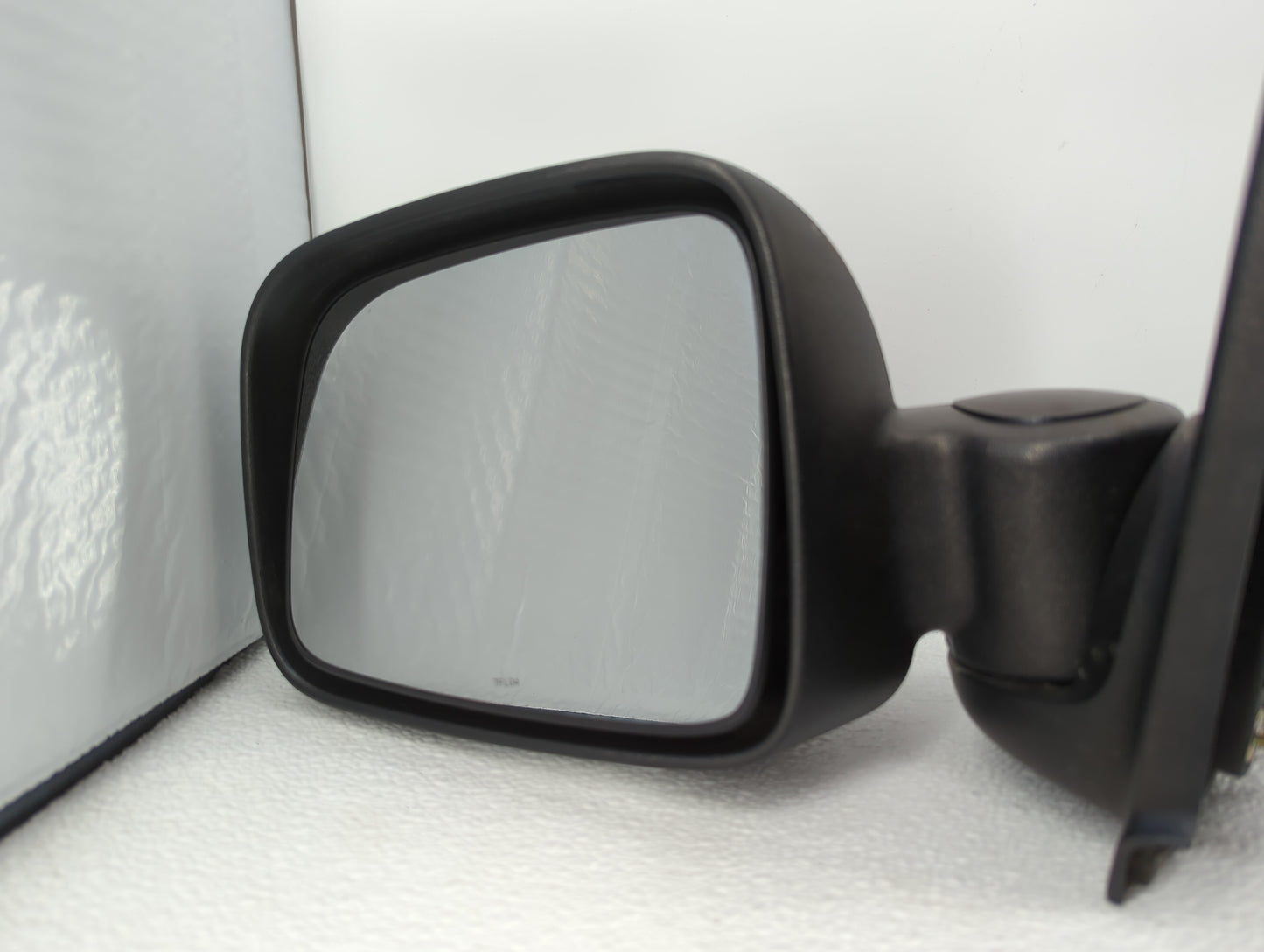 2002-2007 Jeep Liberty Driver Side View Mirror - Left Door Mirror OEM Used - Oemusedautoparts1.com