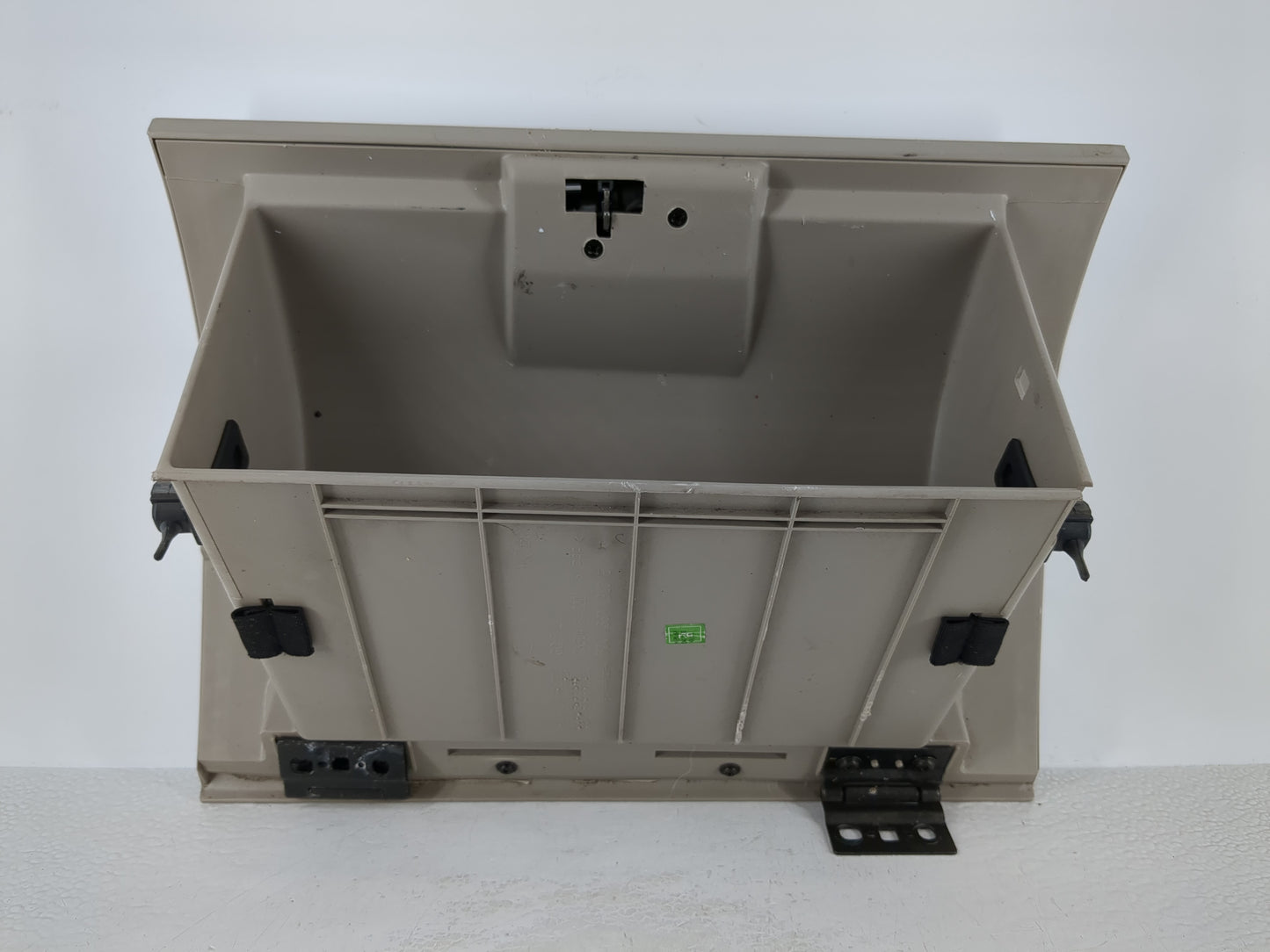 2005 Kia Sedona Passenger Glove Box Door Storage Compartment - Oemusedautoparts1.com