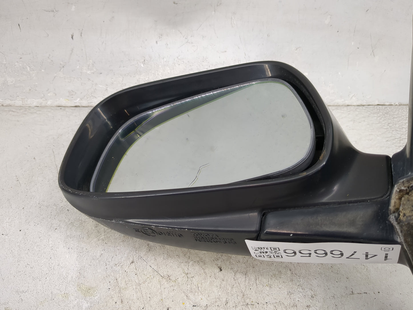 2002-2005 Lexus Is300 Driver Side View Mirror - Left Door Mirror OEM Used - Oemusedautoparts1.com