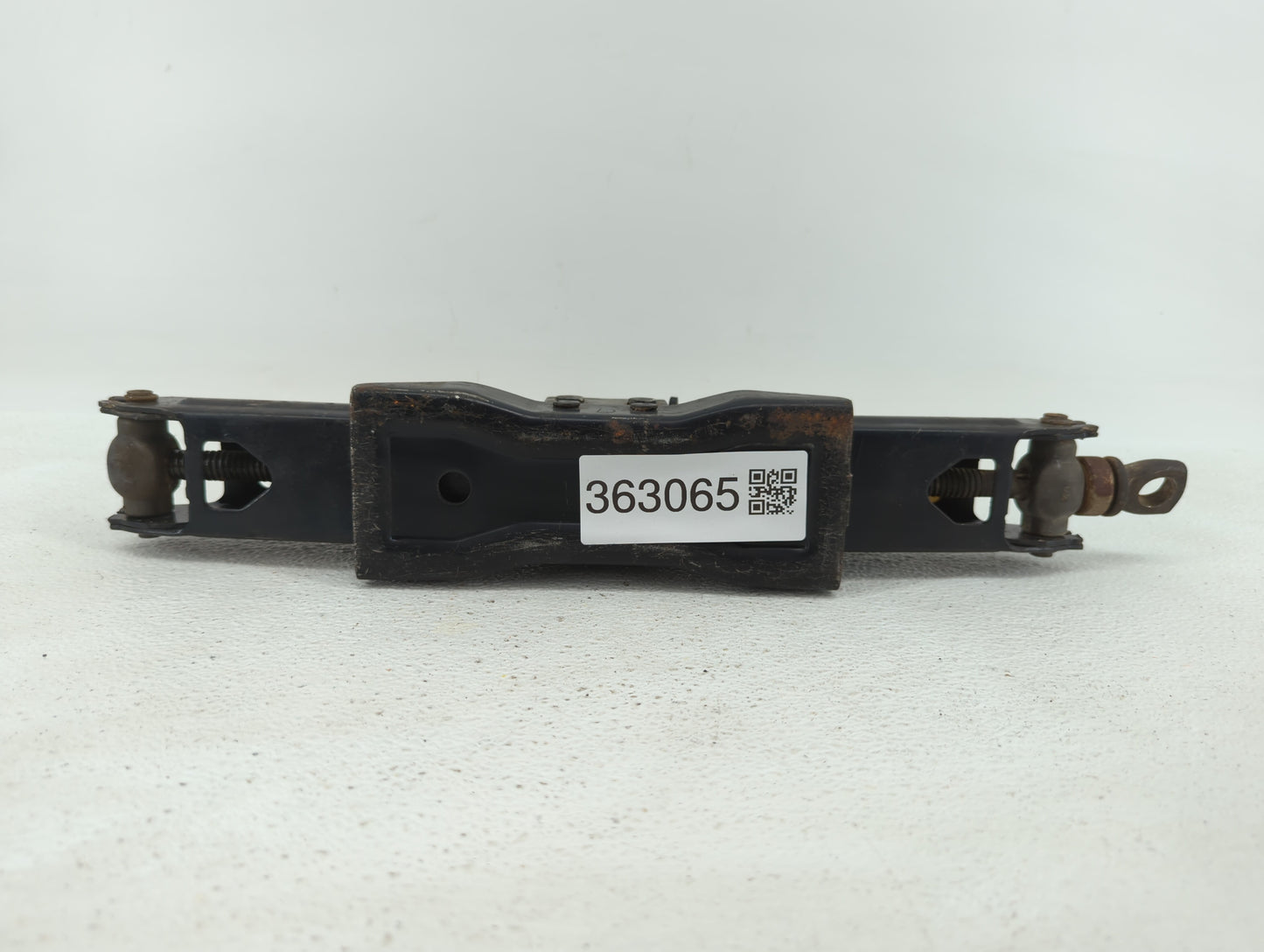 2005 Lincoln Aviator Spare Scissor Car Jack - Oemusedautoparts1.com