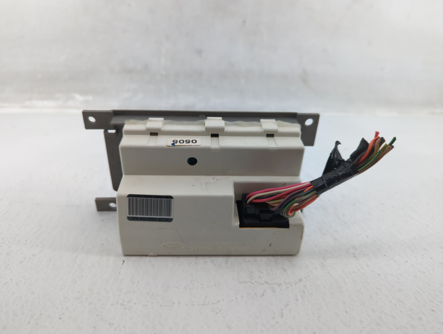 2005 Lincoln Navigator Radio AM FM Cd Player Receiver Replacement P/N:5L7F-19A164-AA Fits OEM Used Auto Parts - Oemusedautop