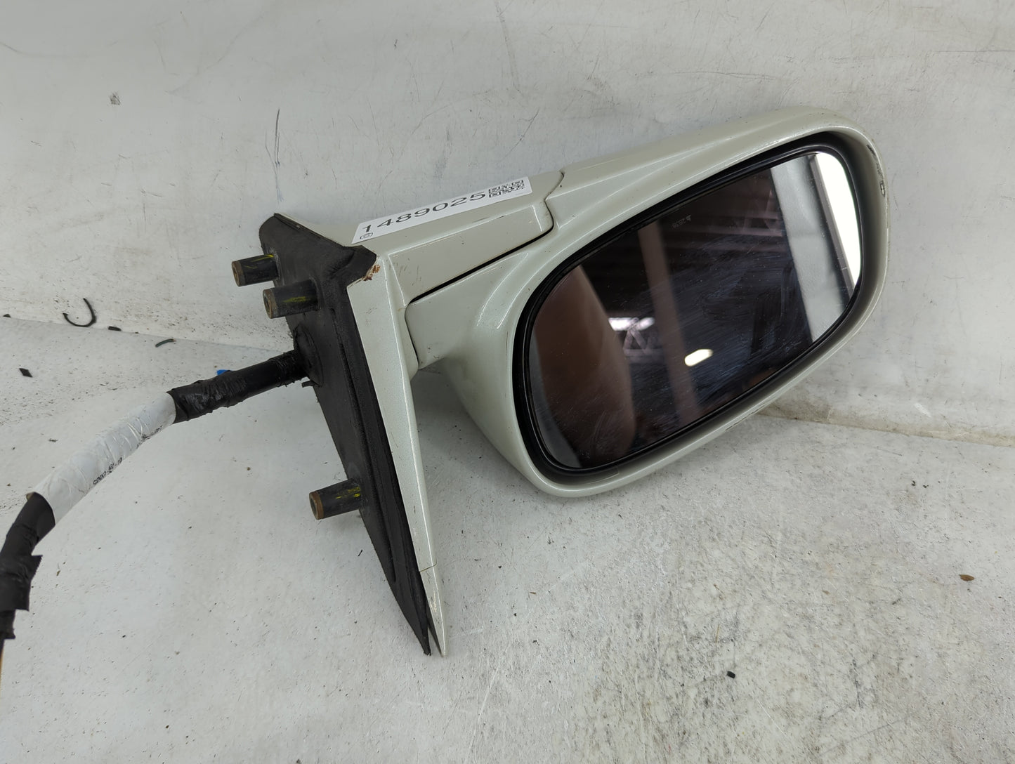 2004-2008 Lincoln Town Car Driver Side View Mirror - Left Door Mirror OEM Used - Oemusedautoparts1.com