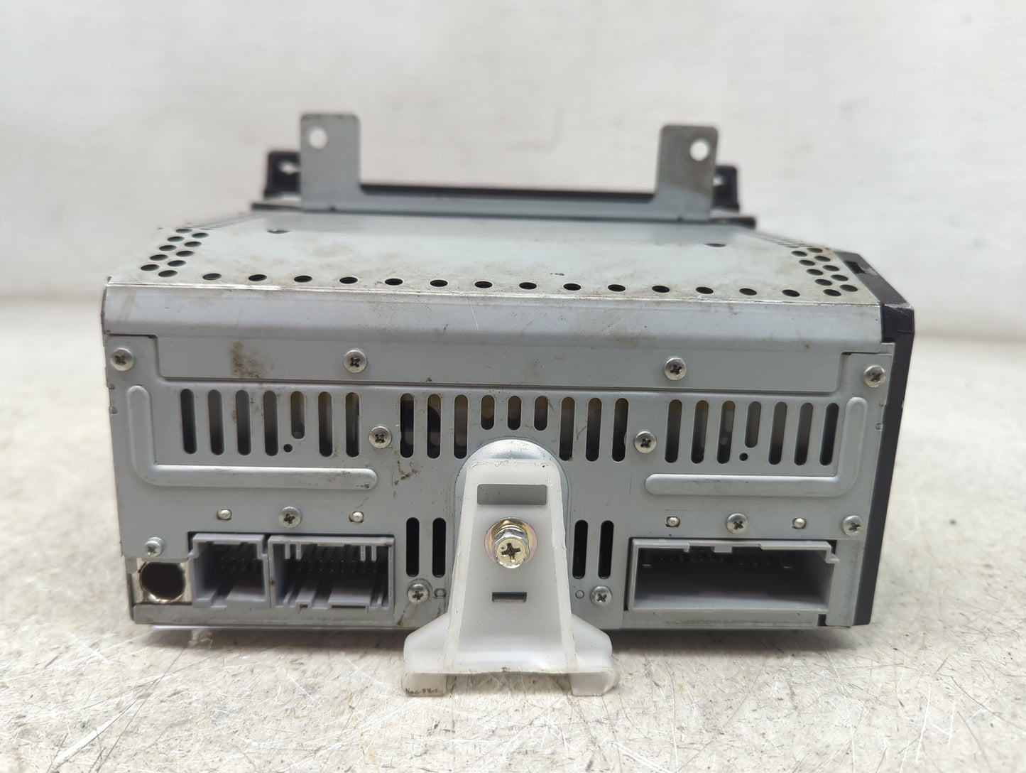 2005 Lincoln Town Car Radio AM FM Cd Player Receiver Replacement P/N:6W1T-18C815-AA Fits OEM Used Auto Parts - Oemusedautopa