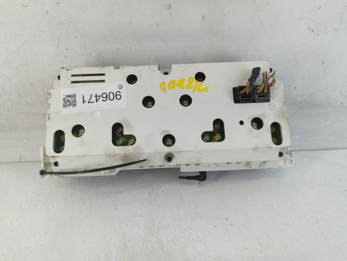 2005 Lincoln Town Car Instrument Cluster Speedometer Gauges P/N:VP3W1F-10890-AC Fits OEM Used Auto Parts - Oemusedautoparts1