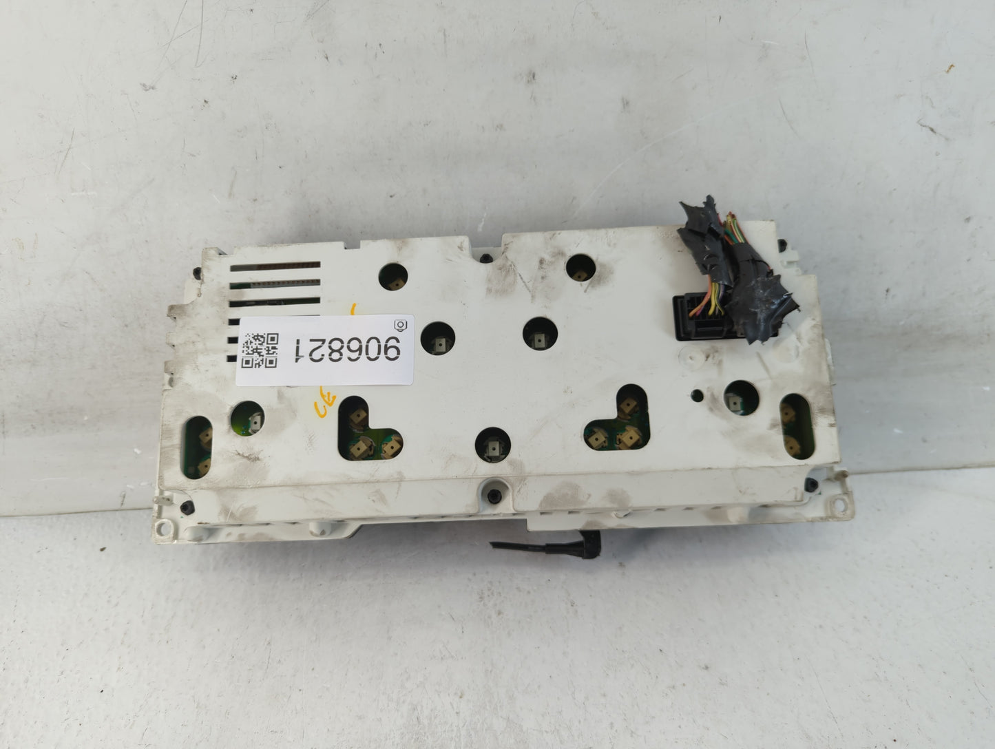 2005 Lincoln Town Car Instrument Cluster Speedometer Gauges Fits OEM Used Auto Parts - Oemusedautoparts1.com