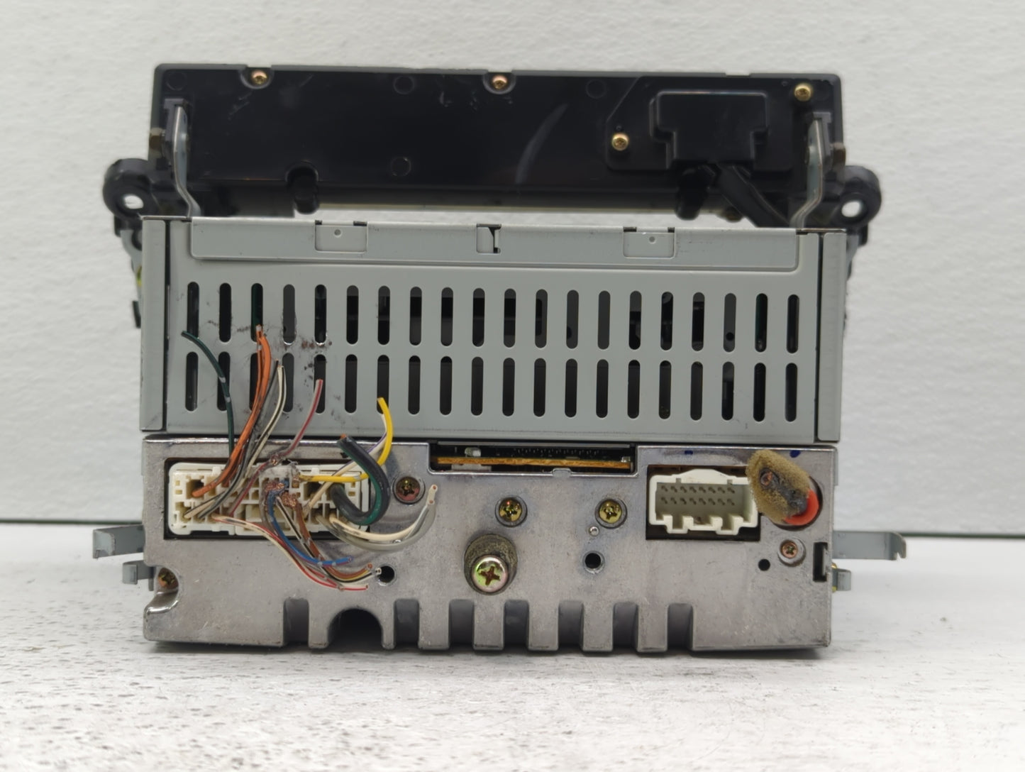 2005-2005 Mazda 3 Am Fm Cd Player Radio Receiver - Oemusedautoparts1.com