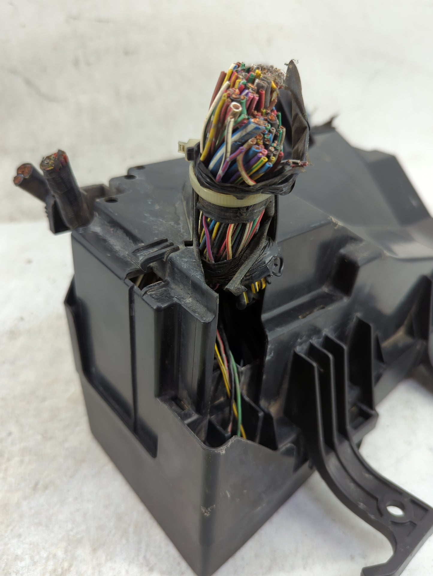 2003-2005 Mazda 6 Fusebox Fuse Box Panel Relay Module Fits Fits 2003 2004 2005 OEM Used Auto Parts - Oemusedautoparts1.com