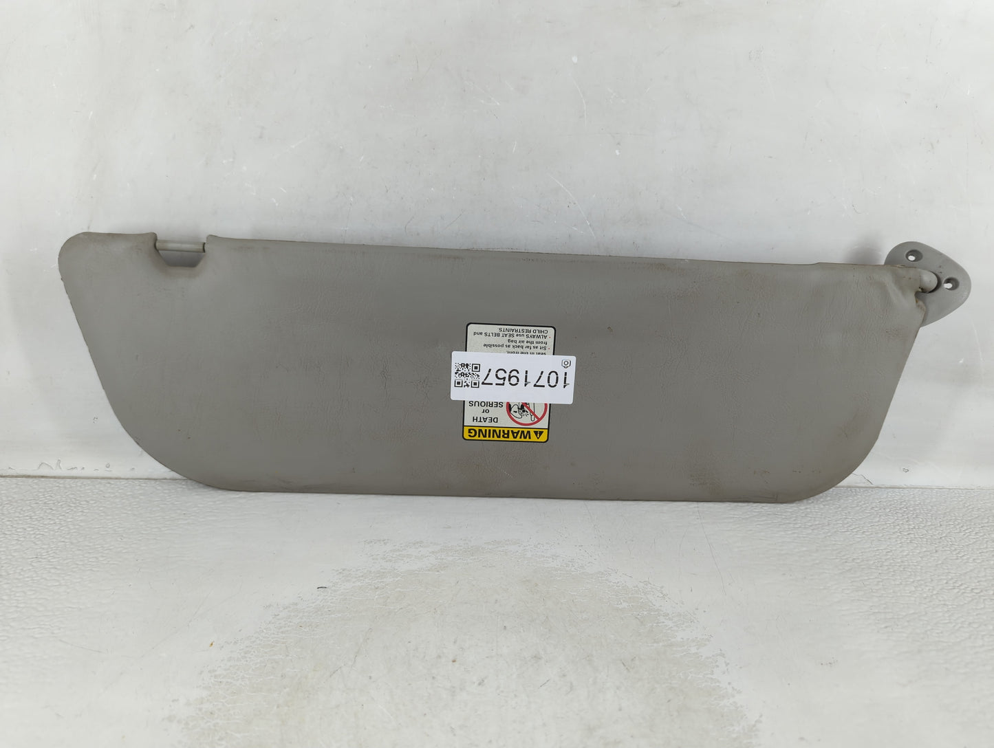 2005 Mercedes-Benz E250 Sun Visor Shade Replacement Passenger Right Mirror Fits Fits 2003 2004 2006 2007 2008 OEM Used Auto