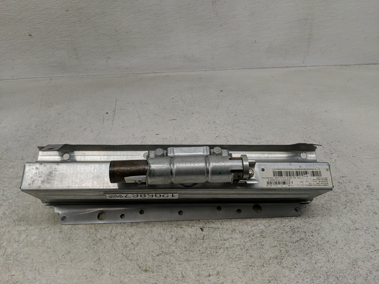 2005-2011 Mercedes-Benz Slk350 Air Bag Passenger Right Knee OEM P/N:1718600605 Fits Fits 2005 2006 2007 2008 2009 2010 2011