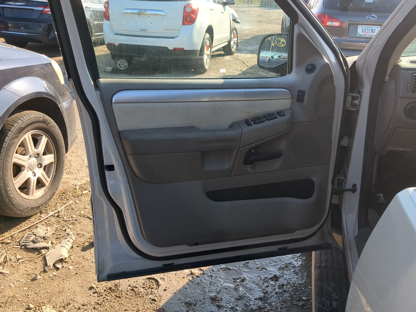 2005 Mercury Mountaineer Front Left Driver Interior Door Panel Trim - Oemusedautoparts1.com