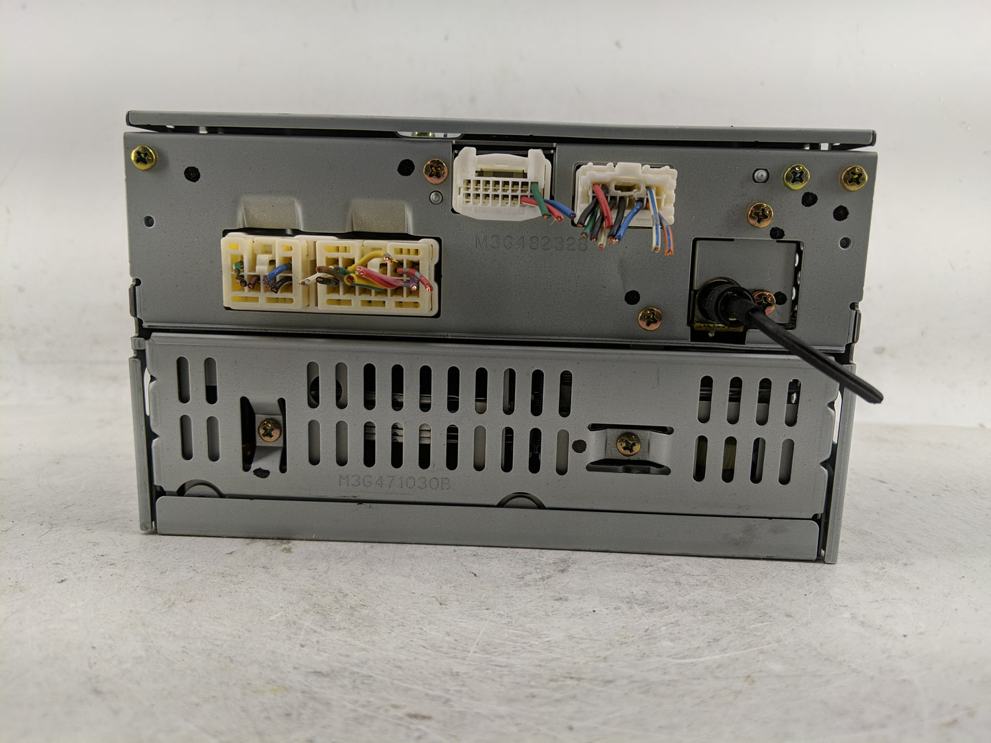 2005-2006 Nissan Altima Radio AM FM Cd Player Receiver Replacement P/N:28185 ZB20B Fits Fits 2005 2006 OEM Used Auto Parts -