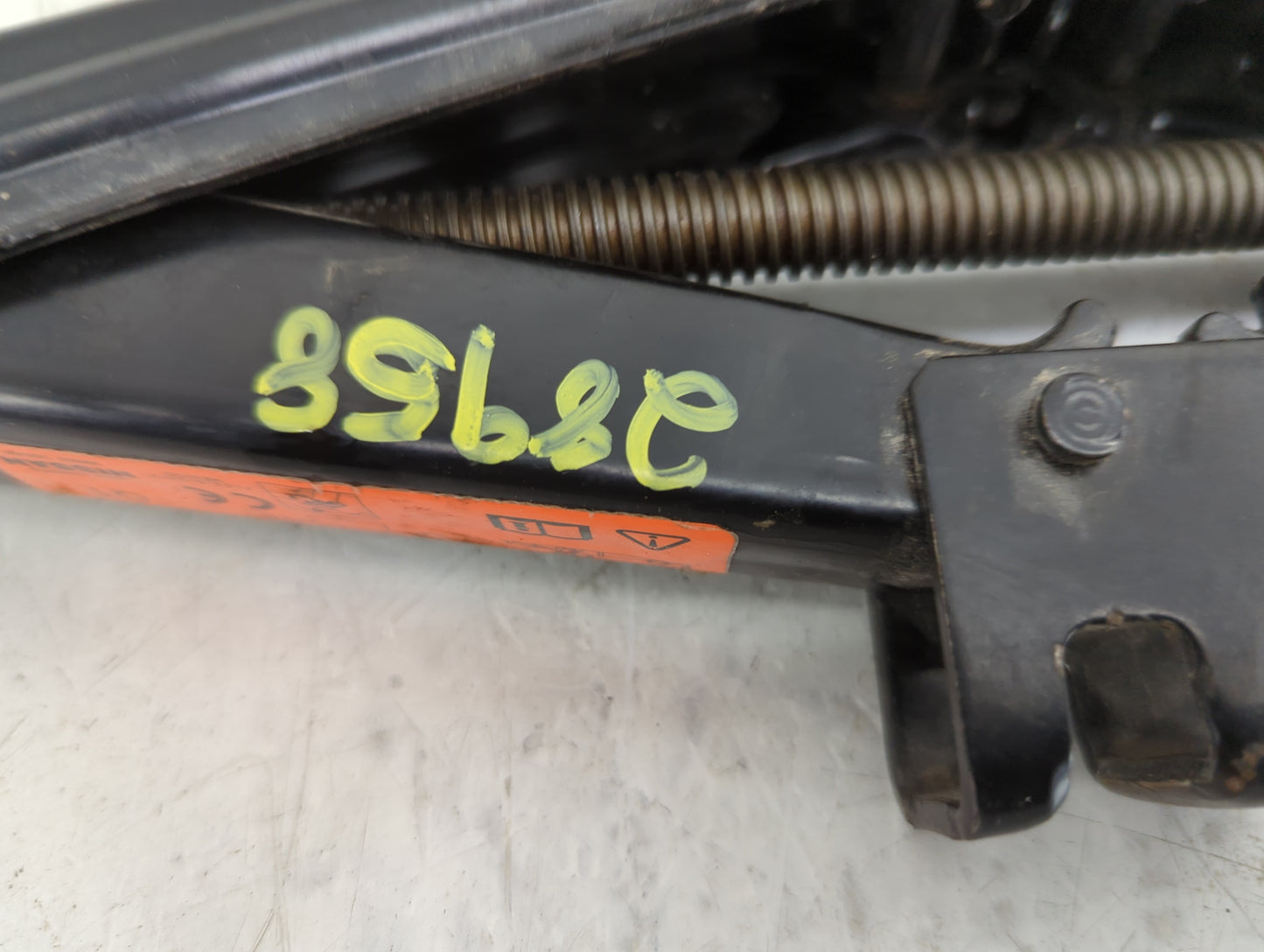 2005 Nissan Altima Spare Scissor Car Jack - Oemusedautoparts1.com