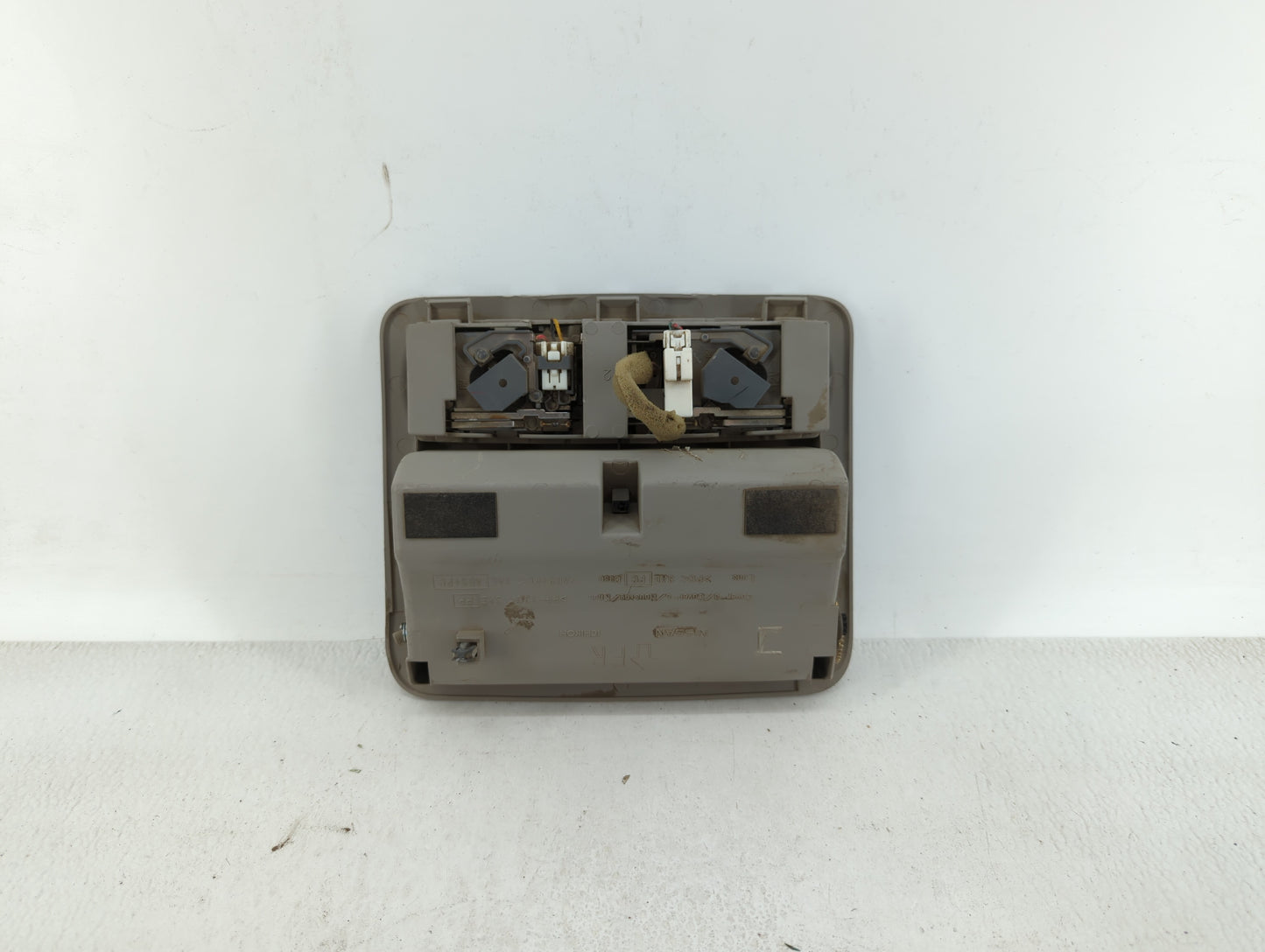 2005 Nissan Pathfinder Overhead Roof Console - Oemusedautoparts1.com