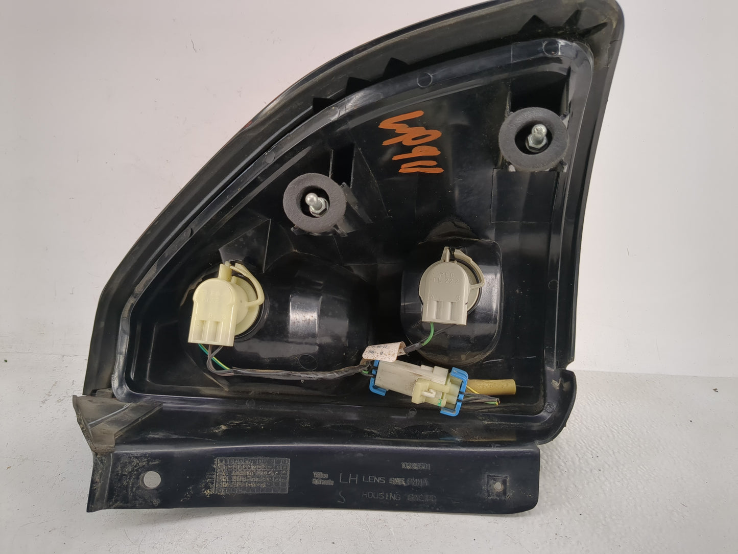 2001-2005 Pontiac Aztek Tail Light Assembly Driver Left OEM P/N:10325501 Fits Fits 2001 2002 2003 2004 2005 OEM Used Auto Pa