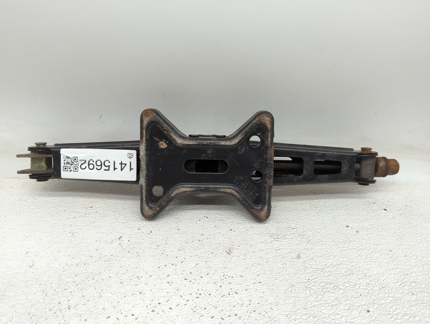 2005 Saturn Relay Spare Scissor Car Jack - Oemusedautoparts1.com