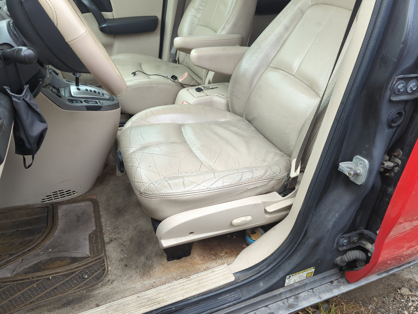 2004-2005 Saturn Vue Driver Front Seat Oem - Oemusedautoparts1.com