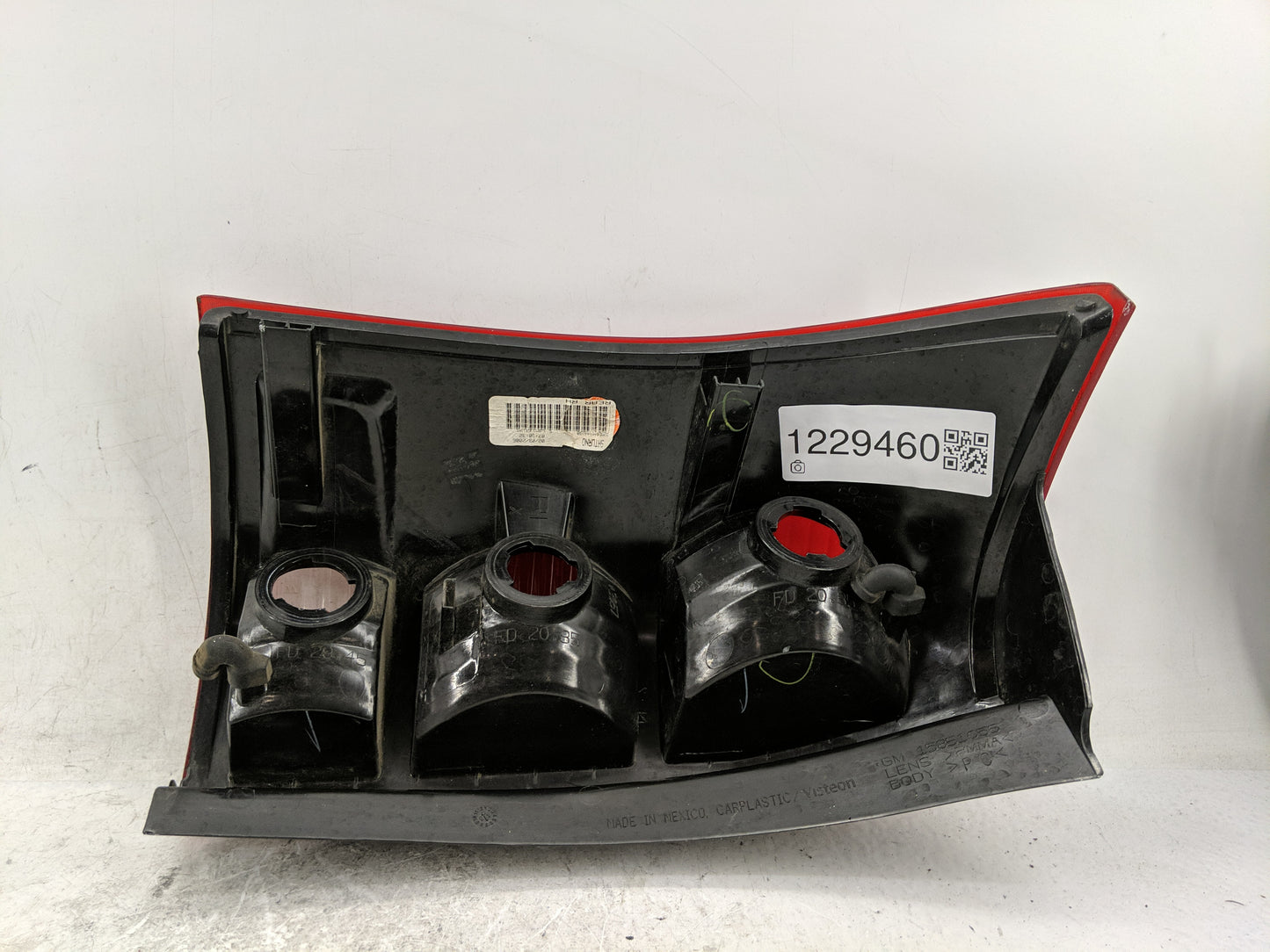 2004-2007 Saturn Vue Tail Light Assembly Passenger Right OEM P/N:15851056 Fits Fits 2004 2005 2006 2007 OEM Used Auto Parts